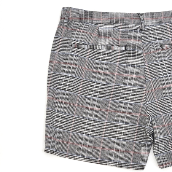 Asos Plaid Houndstooth Flat Front Shorts Womens Size 36 Black, White, Blue & Red - Picture 7 of 13